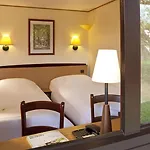 Hotel Campanile Nature - Niort Est La Creche La Creche