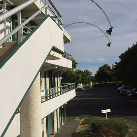 Campanile Nature - Niort Est