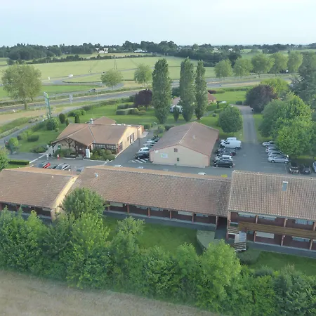 Campanile Nature - Niort Est 3* La Creche