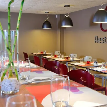 Kyriad Niort - 라크레셰