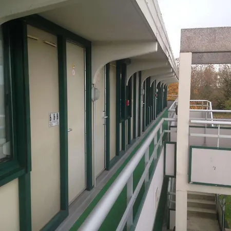 Campanile Nature - Niort Est 3* La Creche