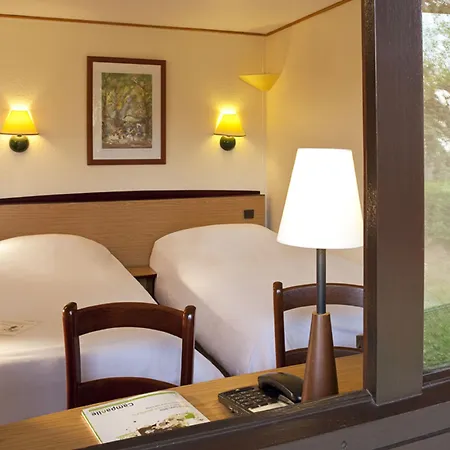 Hotel Campanile Nature - Niort Est La Creche