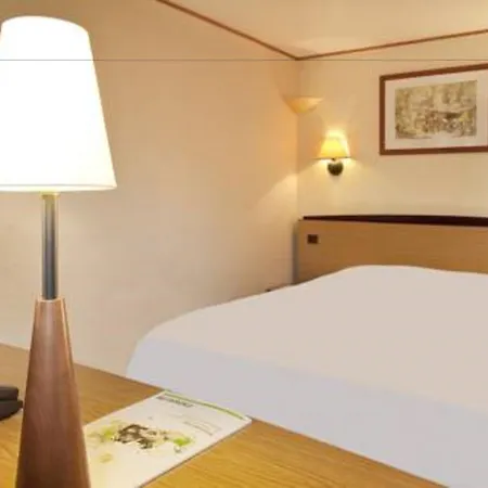 Kyriad Niort - 호텔 라크레셰