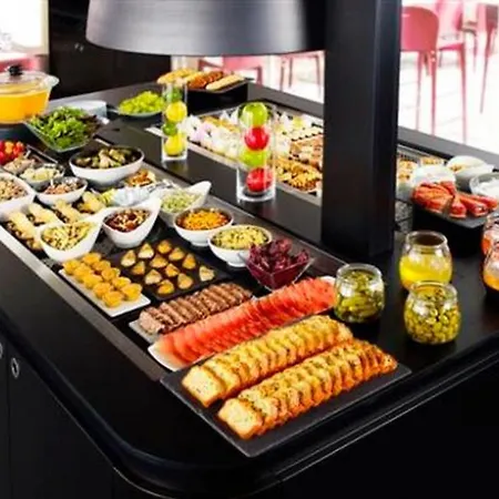 Hotel Campanile Nature - Niort Est La Creche