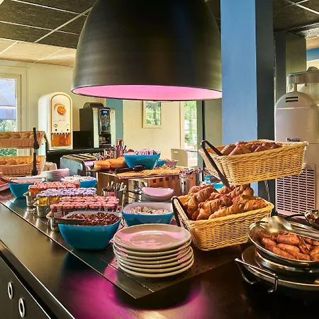 Campanile Nature - Niort Est 3* La Creche