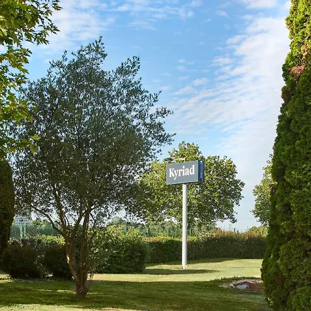 Hotel Campanile Nature - Niort Est 3*