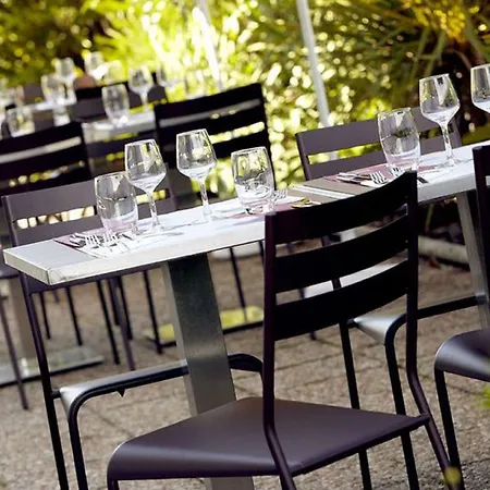 Kyriad Niort - 호텔