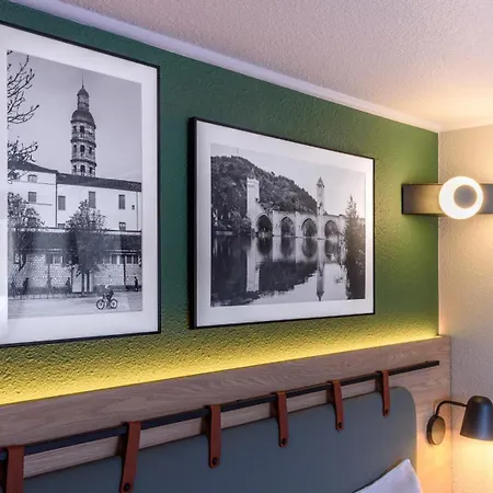 Campanile Nature - Niort Est Hotell 3*