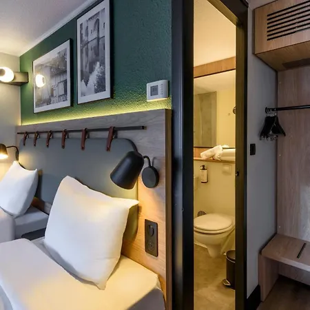 Hotel Campanile Nature - Niort Est La Creche