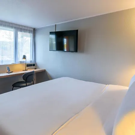 Campanile Nature - Niort Est 3* La Creche