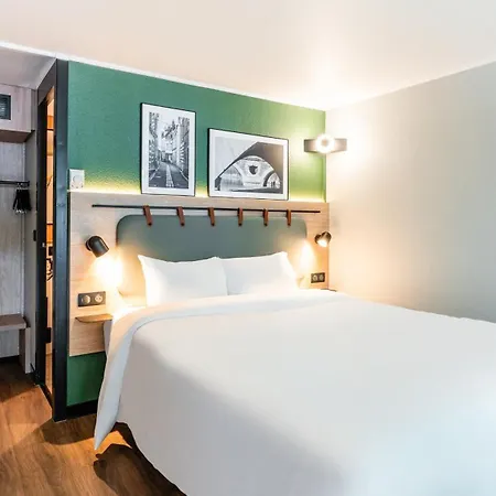 Hotel Campanile Nature - Niort Est La Creche