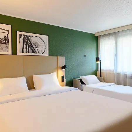 Hotel Campanile Nature - Niort Est 3*