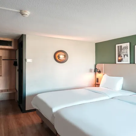 Campanile Nature - Niort Est 3* La Creche