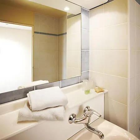 Kyriad Niort - Hotel